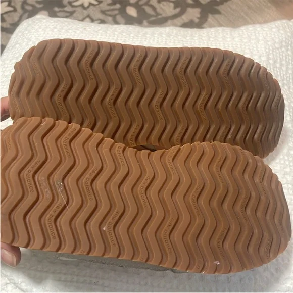 New Balance Women's Sneakers - Picture 6 of 8